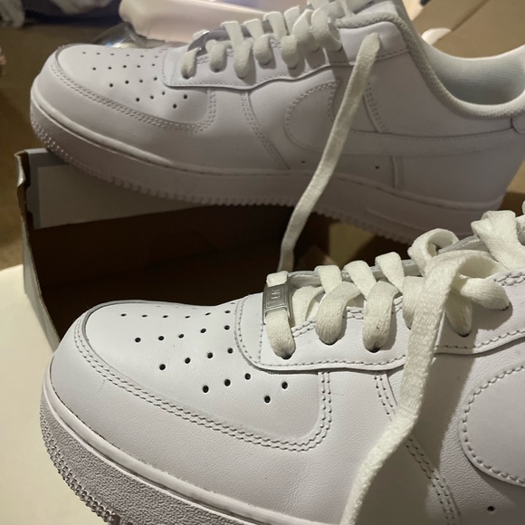 AIR FORCES - Picture 5 of 7